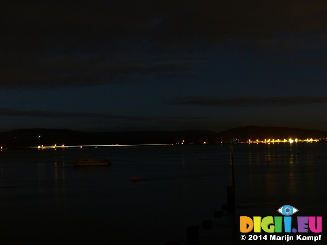 FZ010562 View over Exmouth estuary at night